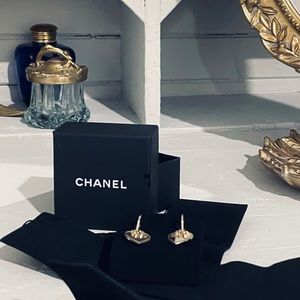 Authentic Chanel gold tone heart earrings!